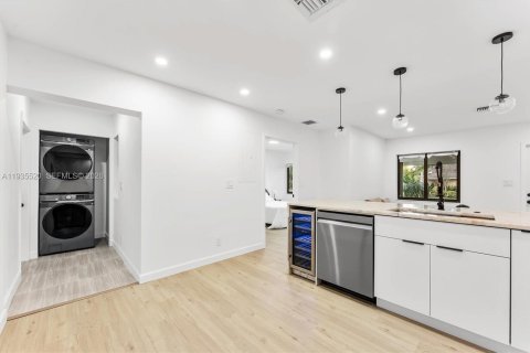 House in Fort Lauderdale, Florida 3 bedrooms, 88.26 sq.m. № 2000953 - photo 11