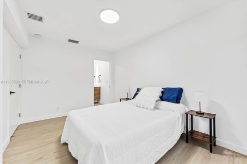 House in Fort Lauderdale, Florida 3 bedrooms, 88.26 sq.m. № 2000953 - photo 13