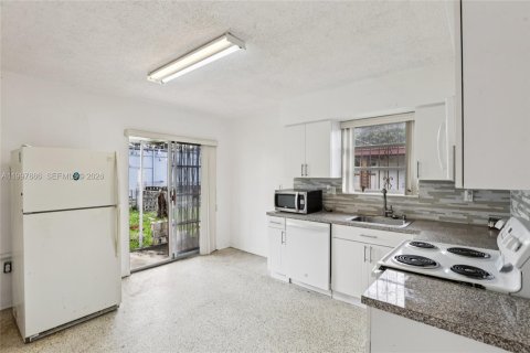 Villa ou maison à vendre à Miami, Floride: 3 chambres, 119.38 m2 № 2060381 - photo 9