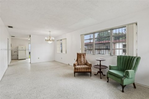 Villa ou maison à vendre à Miami, Floride: 3 chambres, 119.38 m2 № 2060381 - photo 4