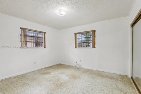 Villa ou maison à vendre à Miami, Floride: 3 chambres, 119.38 m2 № 2060381 - photo 16