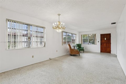 Villa ou maison à vendre à Miami, Floride: 3 chambres, 119.38 m2 № 2060381 - photo 6