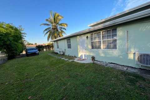 Снять в аренду кондоминиум в Майами, Флорида 1 спальня, № 1147024 - фото 1