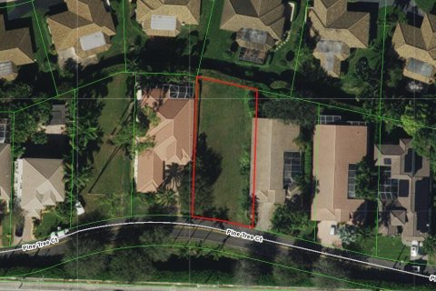 Commercial property in Atlantis, Florida № 2086815