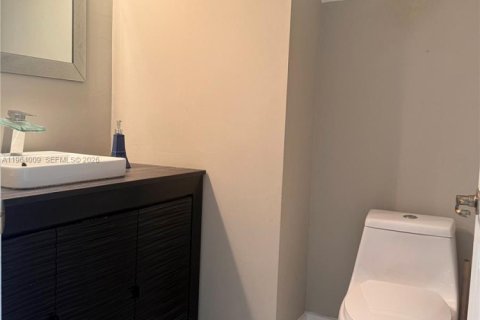 Снять в аренду таунхаус в Мирамар, Флорида 4 спальни, 180.14м2, № 2030470 - фото 5