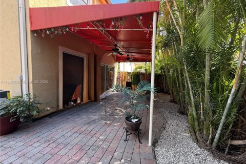 Снять в аренду таунхаус в Мирамар, Флорида 4 спальни, 180.14м2, № 2030470 - фото 25