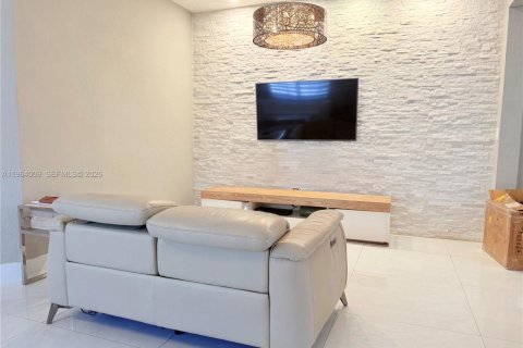 Снять в аренду таунхаус в Мирамар, Флорида 4 спальни, 180.14м2, № 2030470 - фото 4