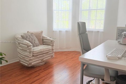 Снять в аренду таунхаус в Мирамар, Флорида 4 спальни, 180.14м2, № 2030470 - фото 18