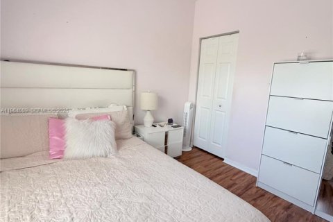 Снять в аренду таунхаус в Мирамар, Флорида 4 спальни, 180.14м2, № 2030470 - фото 12