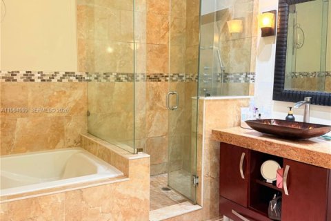 Снять в аренду таунхаус в Мирамар, Флорида 4 спальни, 180.14м2, № 2030470 - фото 20