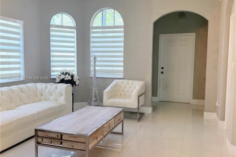 Снять в аренду таунхаус в Мирамар, Флорида 4 спальни, 180.14м2, № 2030470 - фото 2