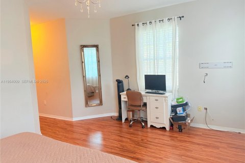 Снять в аренду таунхаус в Мирамар, Флорида 4 спальни, 180.14м2, № 2030470 - фото 22