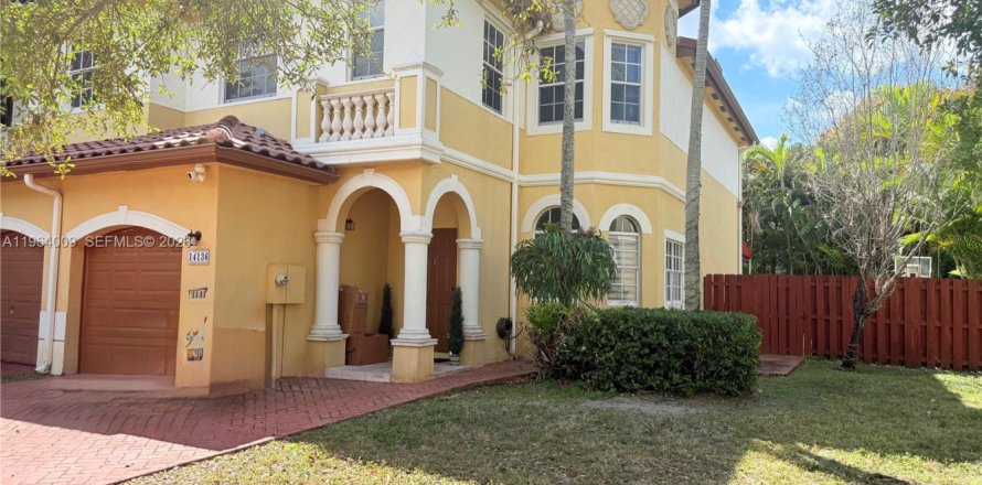 Таунхаус в Мирамар, Флорида 4 спальни, 180.14м2 № 2030470