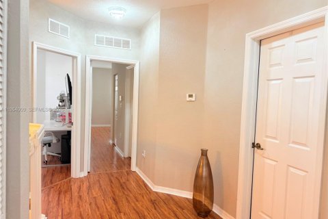 Снять в аренду таунхаус в Мирамар, Флорида 4 спальни, 180.14м2, № 2030470 - фото 16