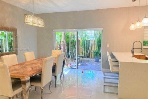 Снять в аренду таунхаус в Мирамар, Флорида 4 спальни, 180.14м2, № 2030470 - фото 8