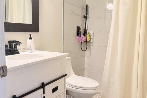 Снять в аренду таунхаус в Мирамар, Флорида 4 спальни, 180.14м2, № 2030470 - фото 13