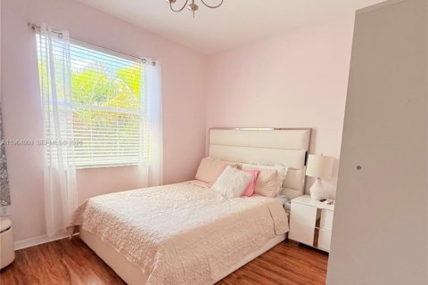 Снять в аренду таунхаус в Мирамар, Флорида 4 спальни, 180.14м2, № 2030470 - фото 11