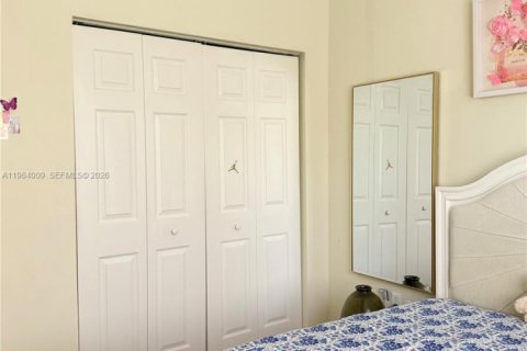 Снять в аренду таунхаус в Мирамар, Флорида 4 спальни, 180.14м2, № 2030470 - фото 15