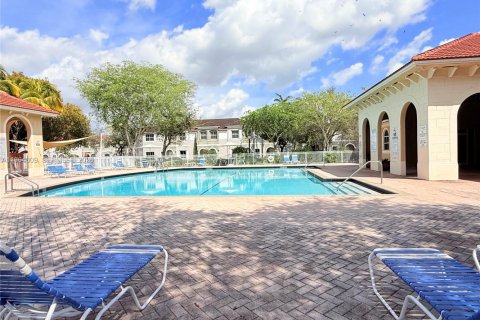 Снять в аренду таунхаус в Мирамар, Флорида 4 спальни, 180.14м2, № 2030470 - фото 28