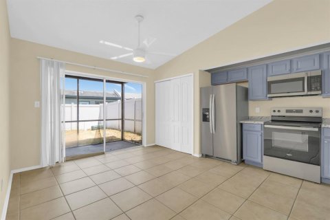 House in Orlando, Florida 3 bedrooms, 100.8 sq.m. № 2230904 - photo 8