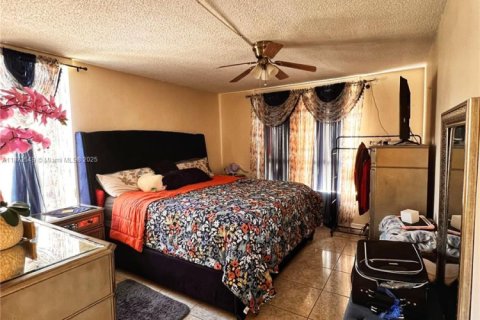 Condo in Lauderhill, Florida, 2 bedrooms  № 1898127 - photo 18