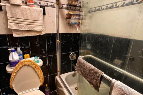 Condo in Lauderhill, Florida, 2 bedrooms  № 1898127 - photo 20