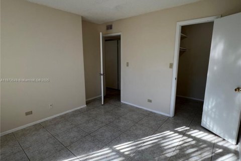 Купить кондоминиум в Лодерхилл, Флорида 2 спальни, 117.06м2, № 1898127 - фото 27