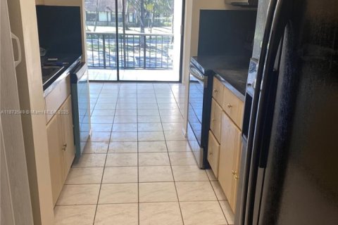 Condo in Lauderhill, Florida, 2 bedrooms  № 1898127 - photo 6