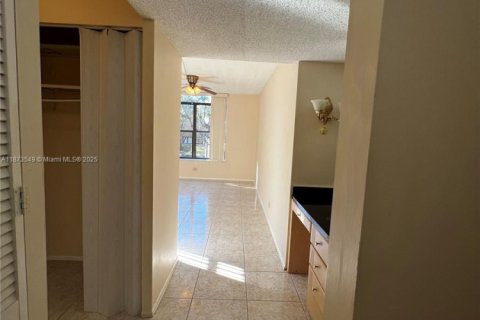 Купить кондоминиум в Лодерхилл, Флорида 2 спальни, 117.06м2, № 1898127 - фото 23