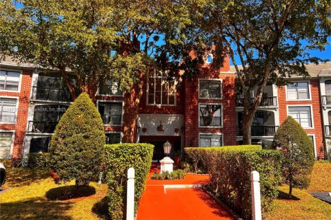 Condo in Lauderhill, Florida, 2 bedrooms  № 1898127 - photo 3