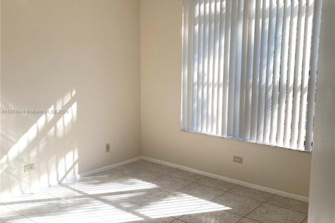 Condo in Lauderhill, Florida, 2 bedrooms  № 1898127 - photo 16