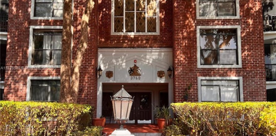 Condo in Lauderhill, Florida, 2 bedrooms  № 1898127