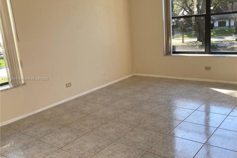 Condo in Lauderhill, Florida, 2 bedrooms  № 1898127 - photo 13