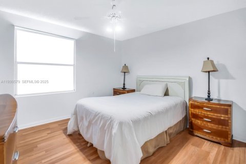 Casa en venta en Pembroke Pines, Florida, 4 dormitorios, 264.4 m2 № 1990738 - foto 24