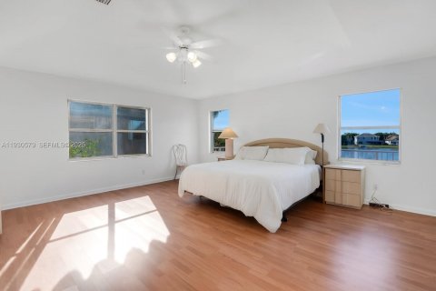 Casa en venta en Pembroke Pines, Florida, 4 dormitorios, 264.4 m2 № 1990738 - foto 18