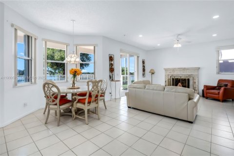 Casa en venta en Pembroke Pines, Florida, 4 dormitorios, 264.4 m2 № 1990738 - foto 6