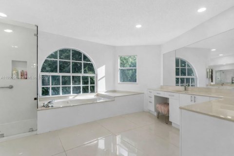 Casa en venta en Pembroke Pines, Florida, 4 dormitorios, 264.4 m2 № 1990738 - foto 20