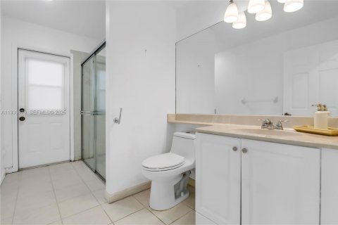 Casa en venta en Pembroke Pines, Florida, 4 dormitorios, 264.4 m2 № 1990738 - foto 25