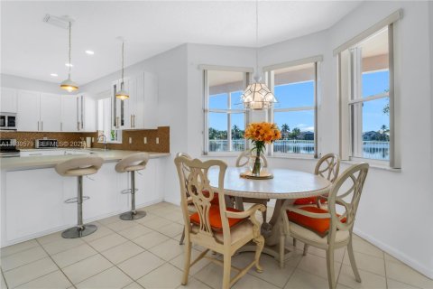 Casa en venta en Pembroke Pines, Florida, 4 dormitorios, 264.4 m2 № 1990738 - foto 17