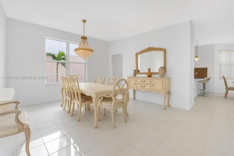 Casa en venta en Pembroke Pines, Florida, 4 dormitorios, 264.4 m2 № 1990738 - foto 12