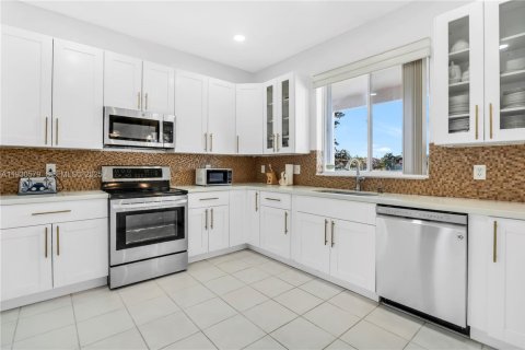 Casa en venta en Pembroke Pines, Florida, 4 dormitorios, 264.4 m2 № 1990738 - foto 15