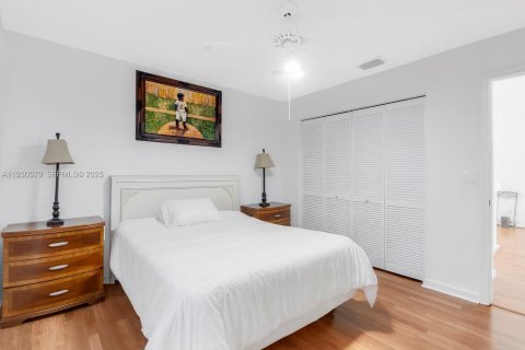 Casa en venta en Pembroke Pines, Florida, 4 dormitorios, 264.4 m2 № 1990738 - foto 23