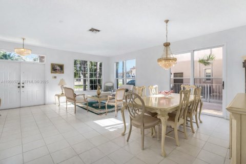 Casa en venta en Pembroke Pines, Florida, 4 dormitorios, 264.4 m2 № 1990738 - foto 11