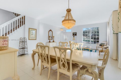 Casa en venta en Pembroke Pines, Florida, 4 dormitorios, 264.4 m2 № 1990738 - foto 13