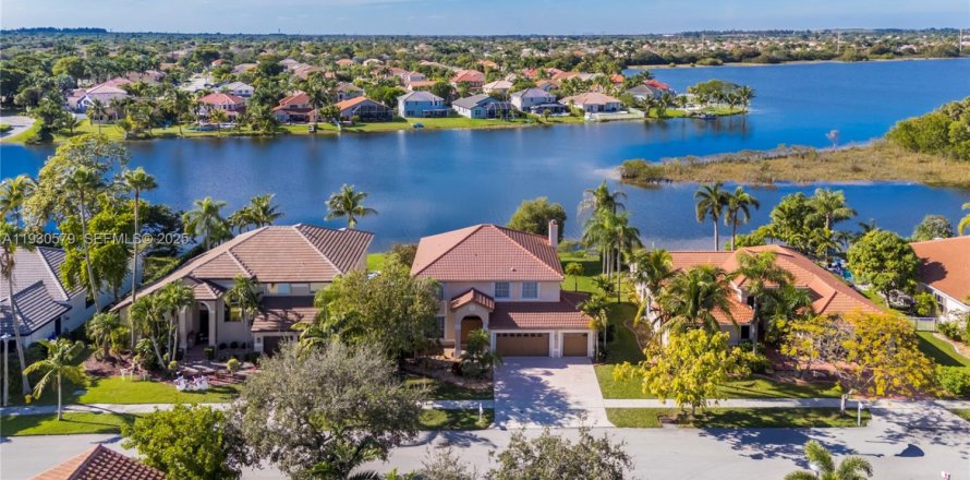 Casa en Pembroke Pines, Florida 4 dormitorios, 264.4 m2 № 1990738