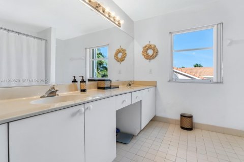 Casa en venta en Pembroke Pines, Florida, 4 dormitorios, 264.4 m2 № 1990738 - foto 26