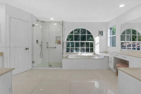 Casa en venta en Pembroke Pines, Florida, 4 dormitorios, 264.4 m2 № 1990738 - foto 21