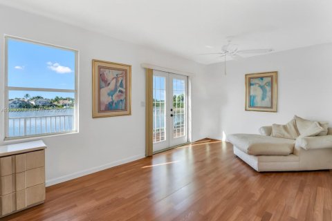 Casa en venta en Pembroke Pines, Florida, 4 dormitorios, 264.4 m2 № 1990738 - foto 29