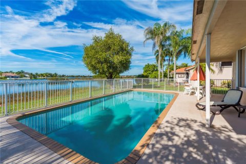 Casa en venta en Pembroke Pines, Florida, 4 dormitorios, 264.4 m2 № 1990738 - foto 5