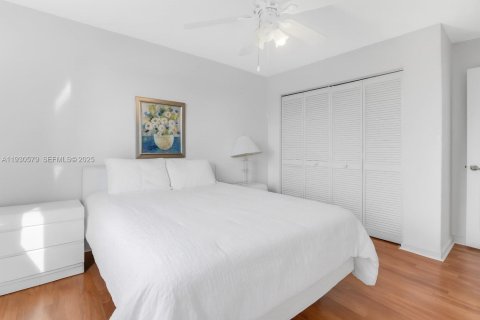 Casa en venta en Pembroke Pines, Florida, 4 dormitorios, 264.4 m2 № 1990738 - foto 27